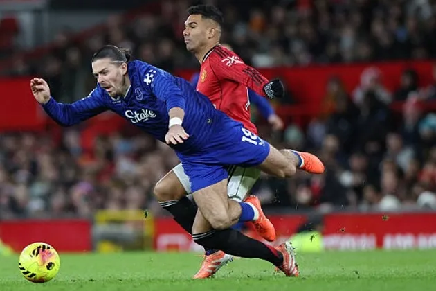 Casemiro chơi chậm chạp giữa sân