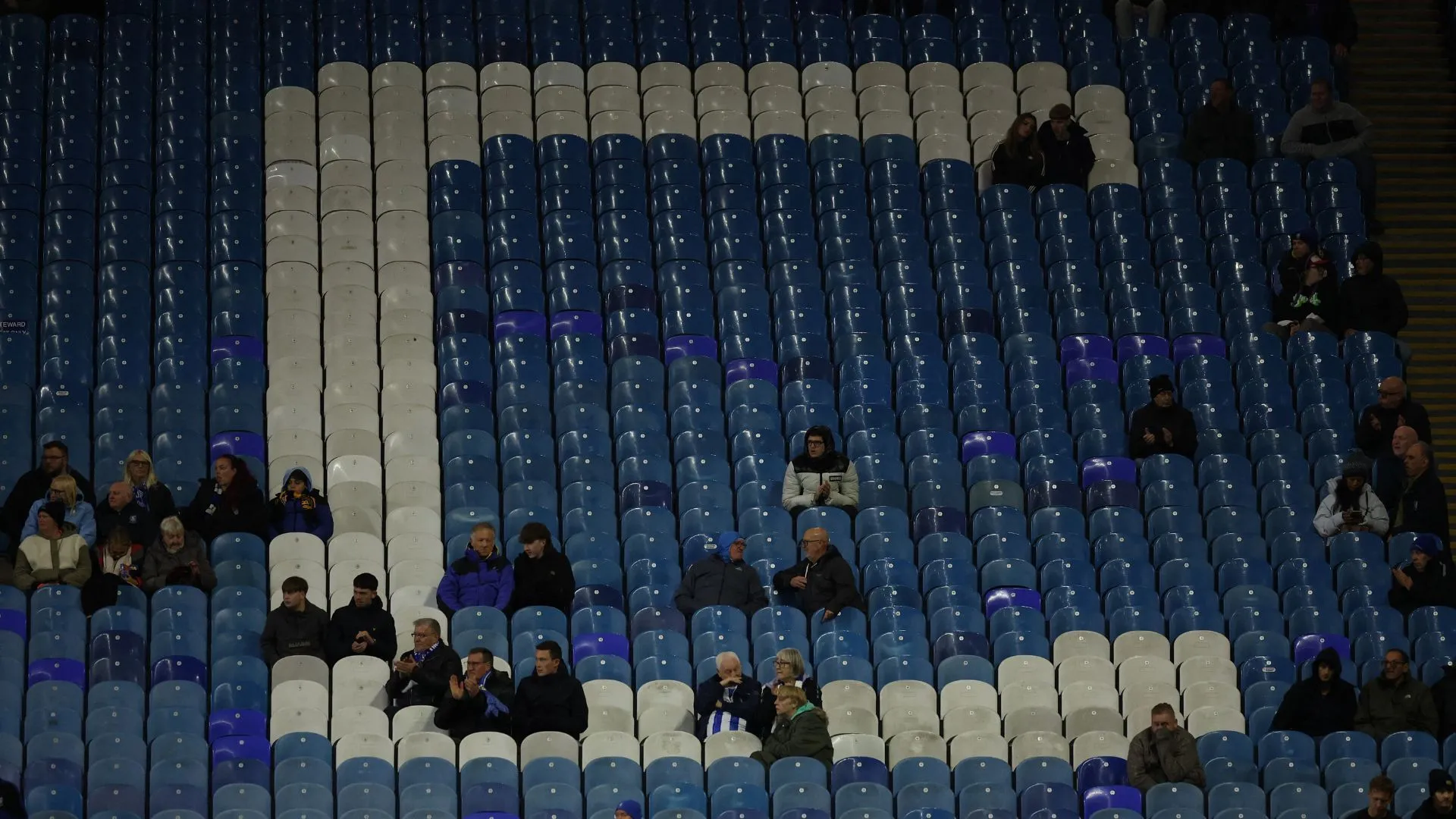 Chữ "C" bị thiếu từ North Stand tại Hillsborough