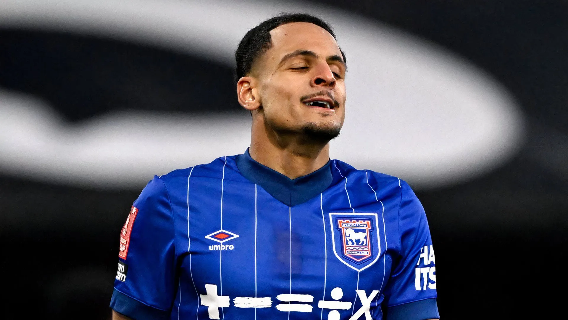 Jack Wilshere, tân HLV Luton Town, đối mặt với thách thức tái xây dựng đội hình