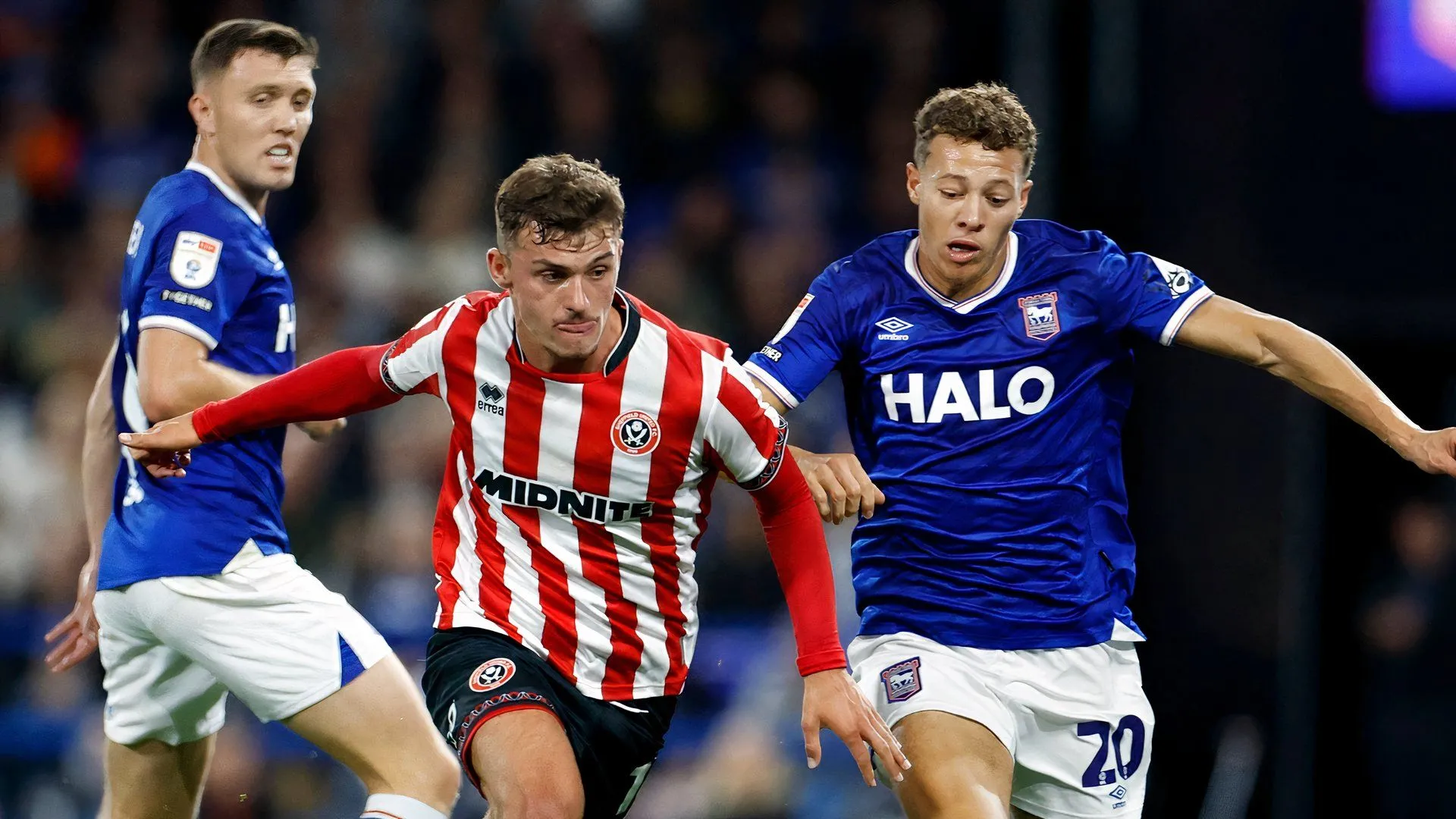 Kasey McAteer trong trận Ipswich Town gặp Sheffield United