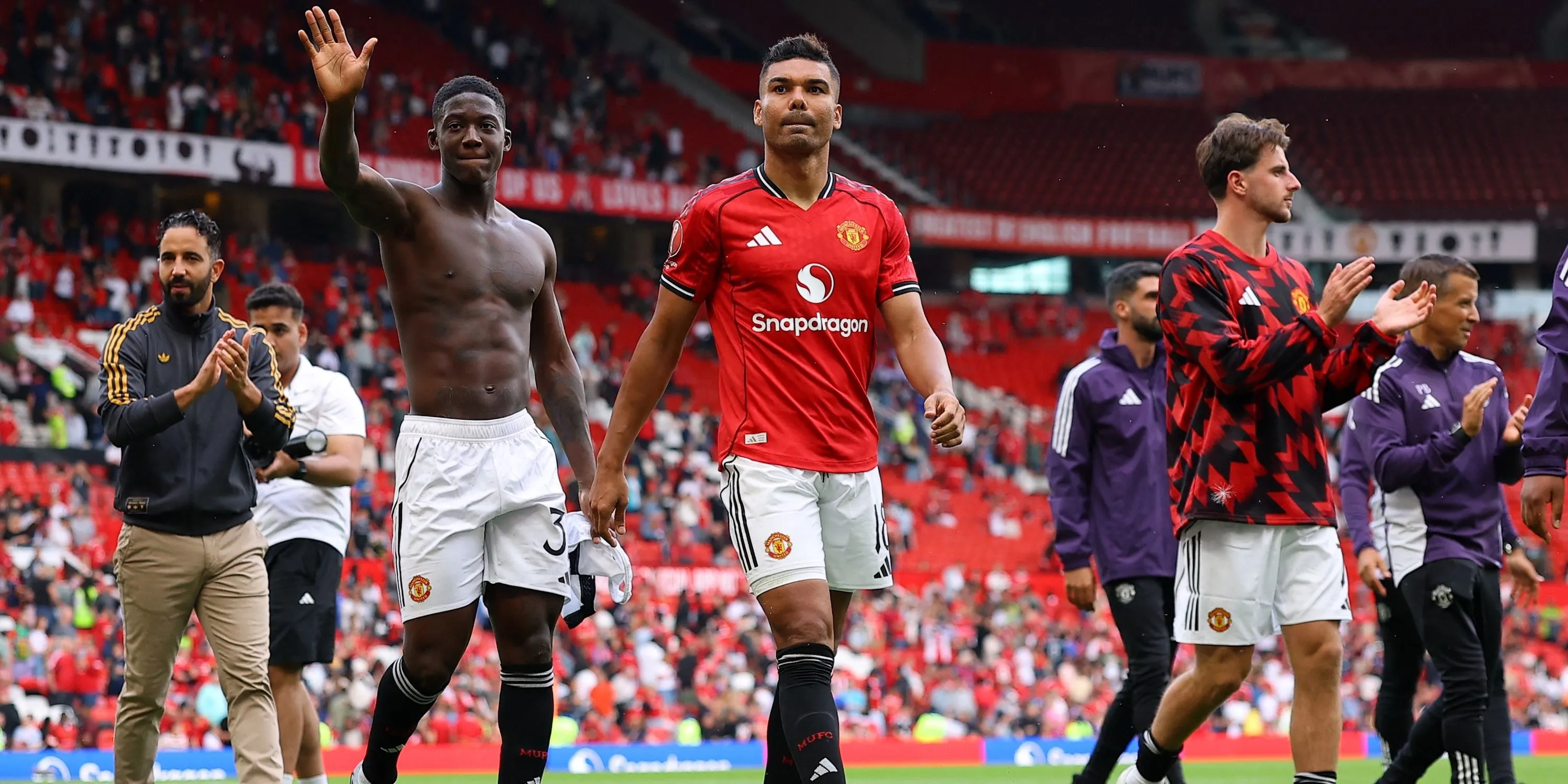 Manchester United đang tìm kiếm giải pháp thay thế cho vị trí tiền vệ phòng ngự